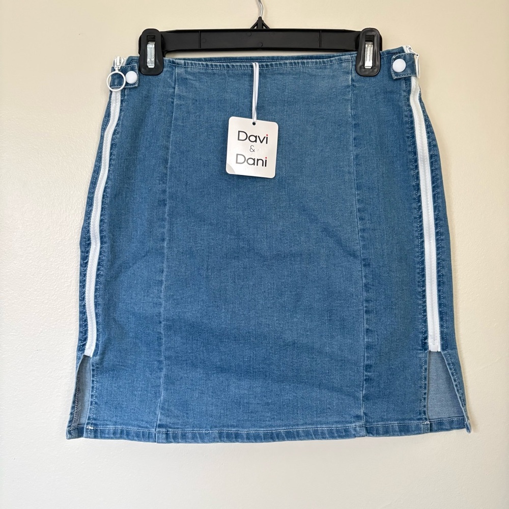 DAVI & DANI Denim Mini Skirt Size Medium